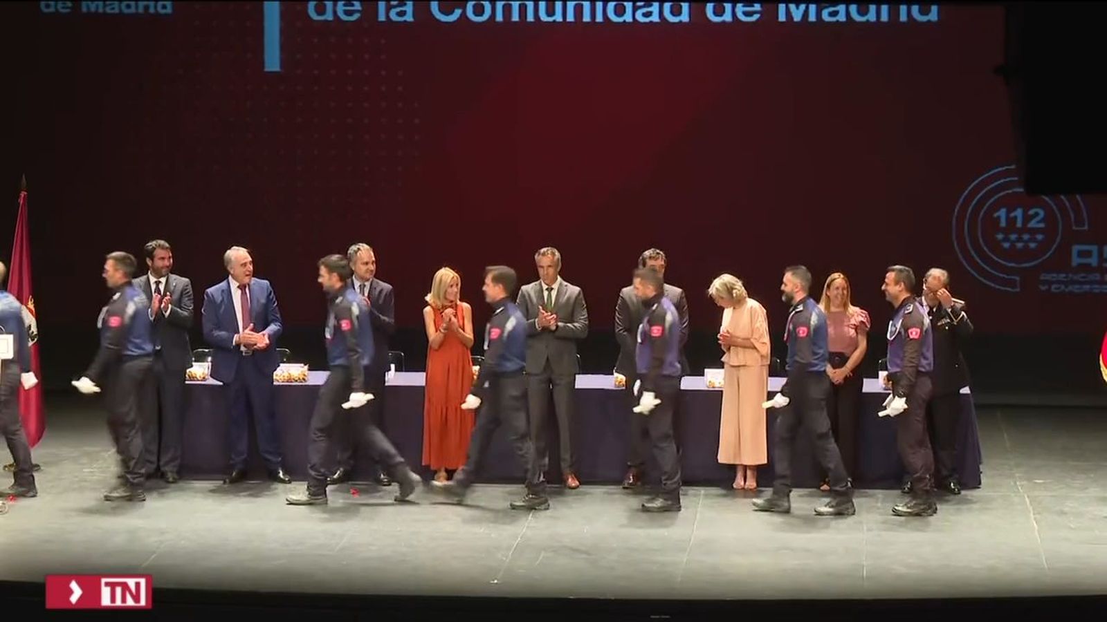 Novillo entrega diplomas a policias locales
