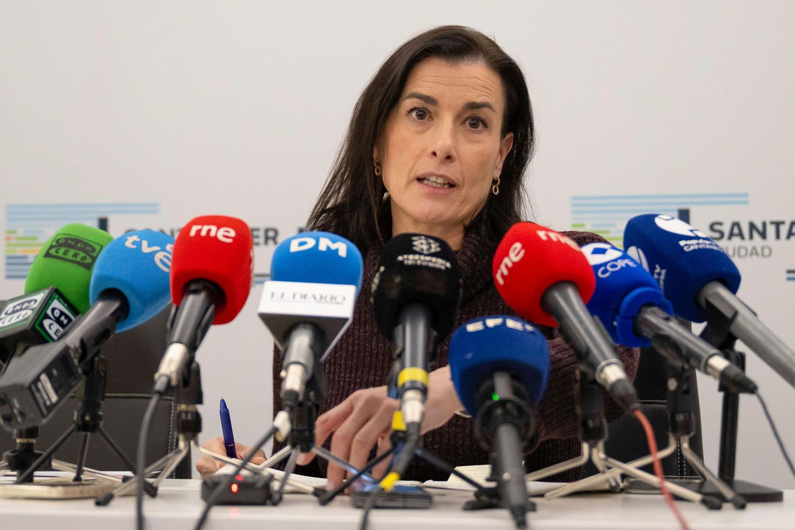 La alcaldesa de Santander reconoce fallos en la respuesta policial tras el aviso previo sobre la pasarela que se hundió