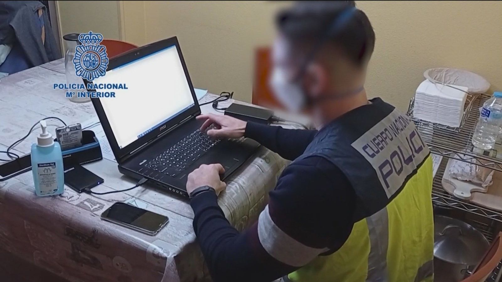 Empleaban un 'bolígrafo espía' para grabar desnudas a sus víctimas mientras recibían un tratamiento estético