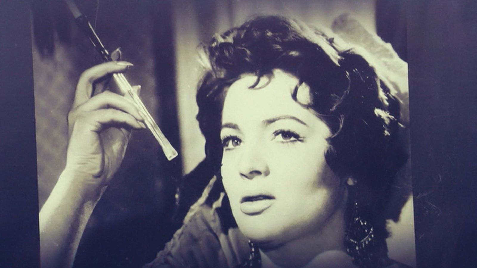 Sara Montiel: "He tenidos noches de amor donde ardía hasta el colchón"
