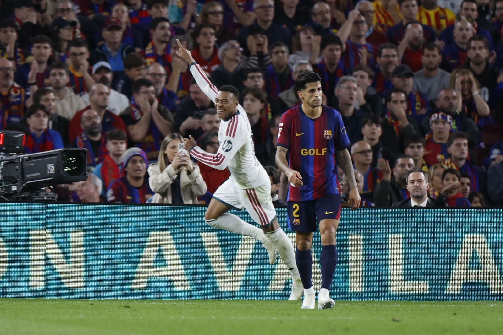Mbappé celebra su gol ante el Barcelona