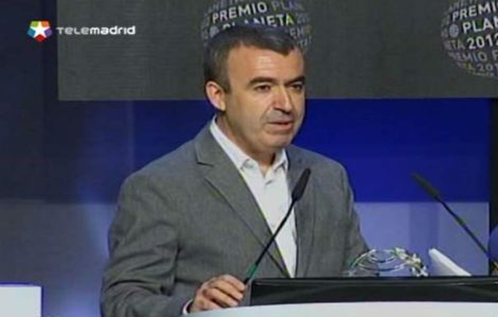 Lorenzo Silva y Mara Torres, ganador  y finalista del Premio Planeta de Novela