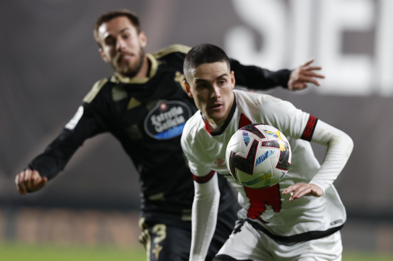 Sergio Camello ante el Celta
