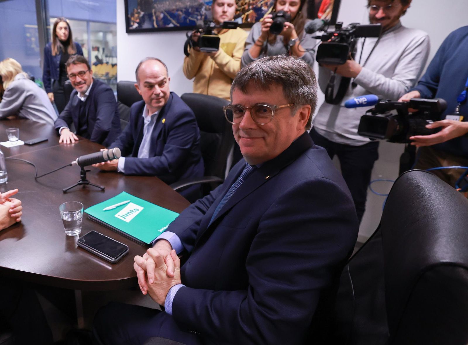 Puigdemont pide que Sánchez se someta a una moción de confianza