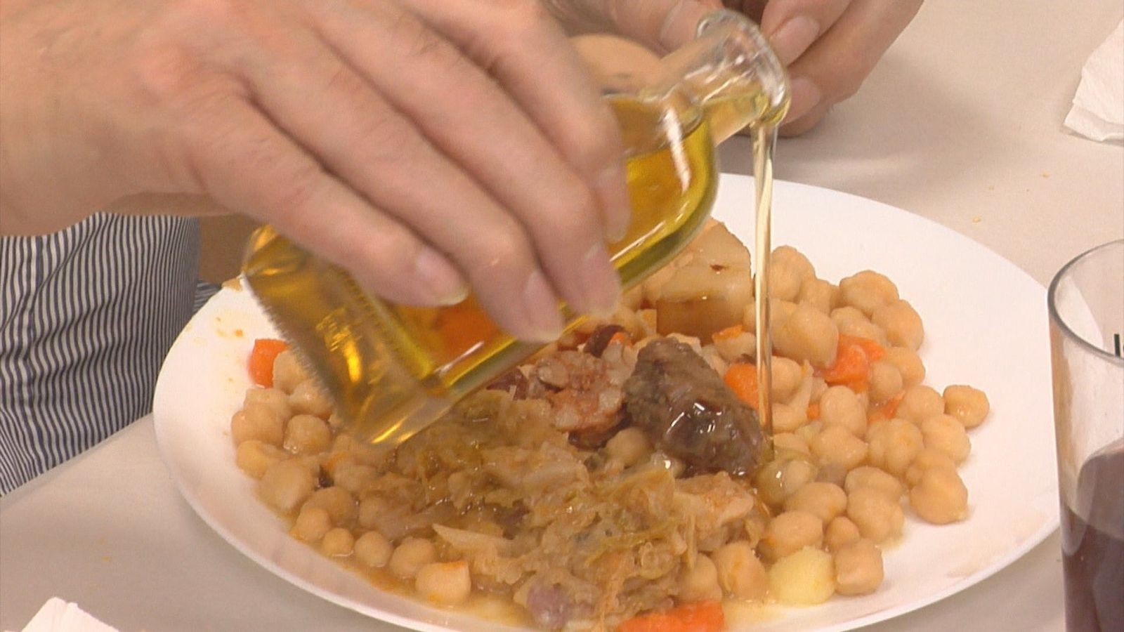 El cocido de Mari Mar: el manjar de Vallecas que conquista a sus comensales por 6,30 euros
