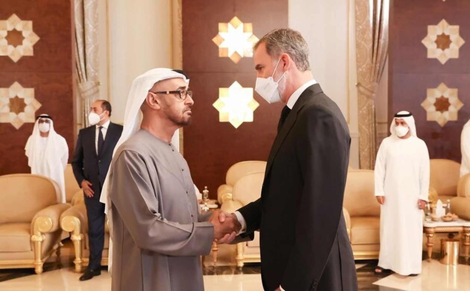 El rey Felipe VI traslada sus condolencias al nuevo presidente de Emiratos Arabes  Unidos (EAU), Mohamed bin Zayed Al Nahyan, por el fallecimiento de  Jalifa Bin Zayed al Nahyan