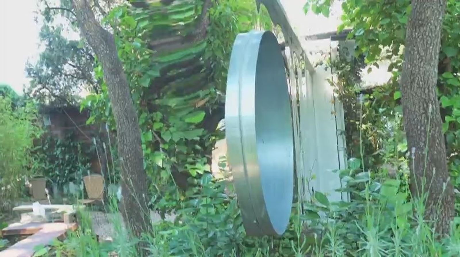 Un jardín de fantasía en la casa 'madriguera' en La Moraleja