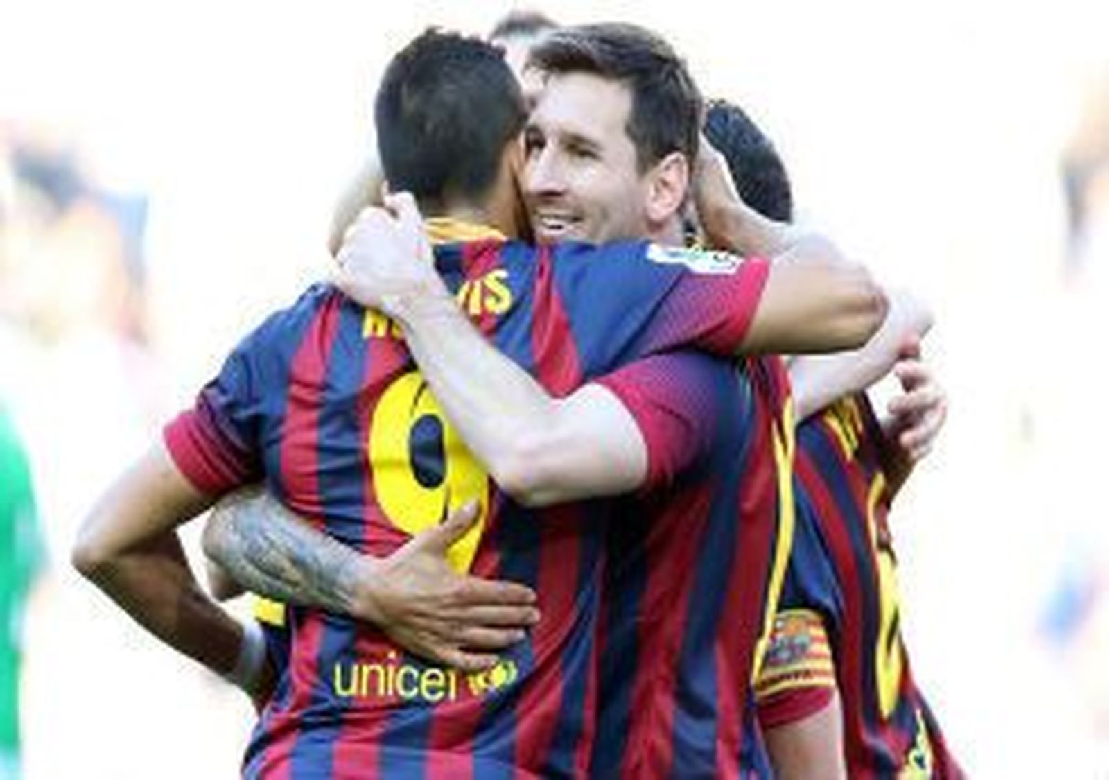 3-1. Dos penaltis y un gol en propia puerta dan la victoria al Barça