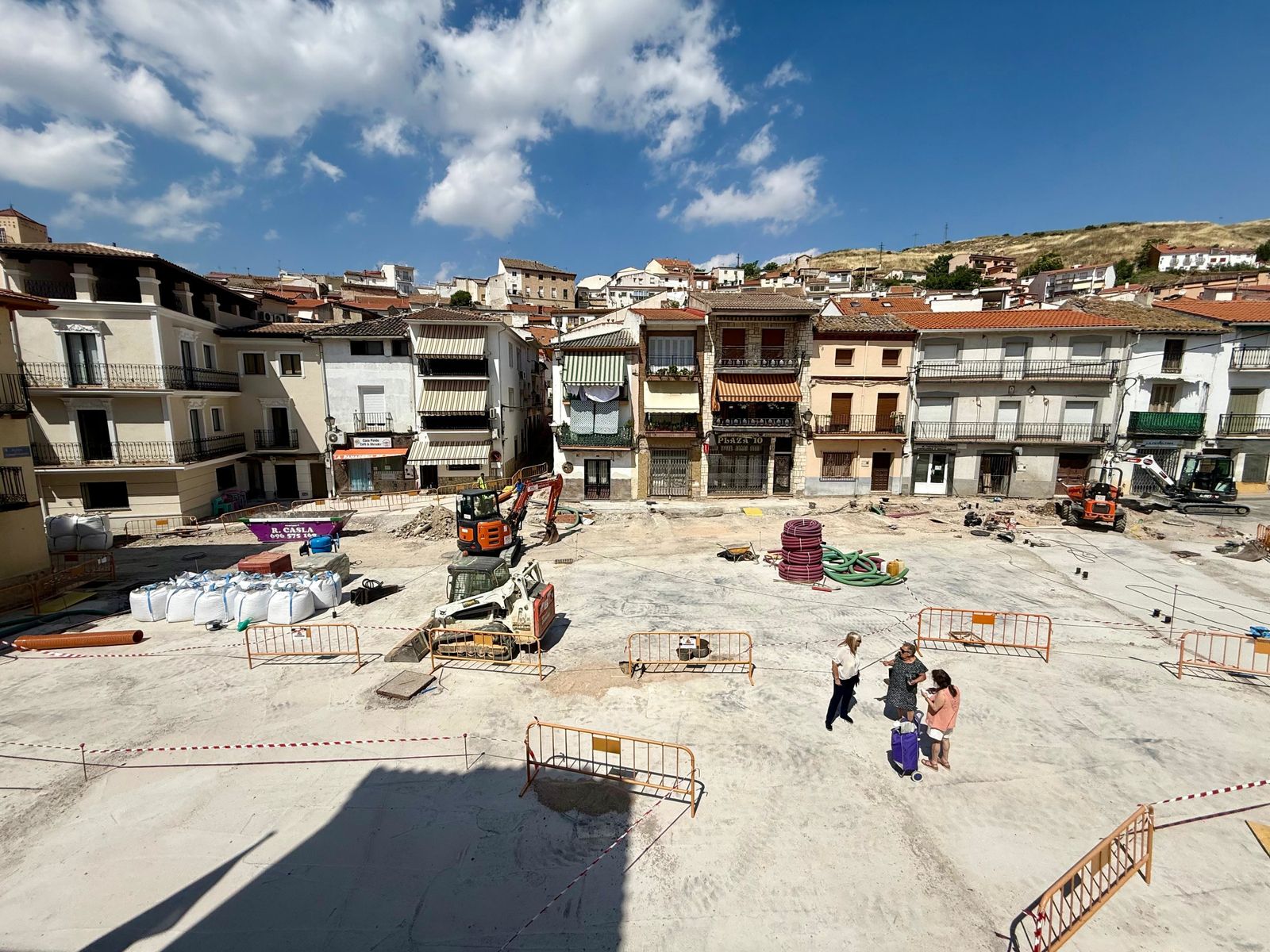 La plaza de la Constitución de Perales de Tajuña, en obras