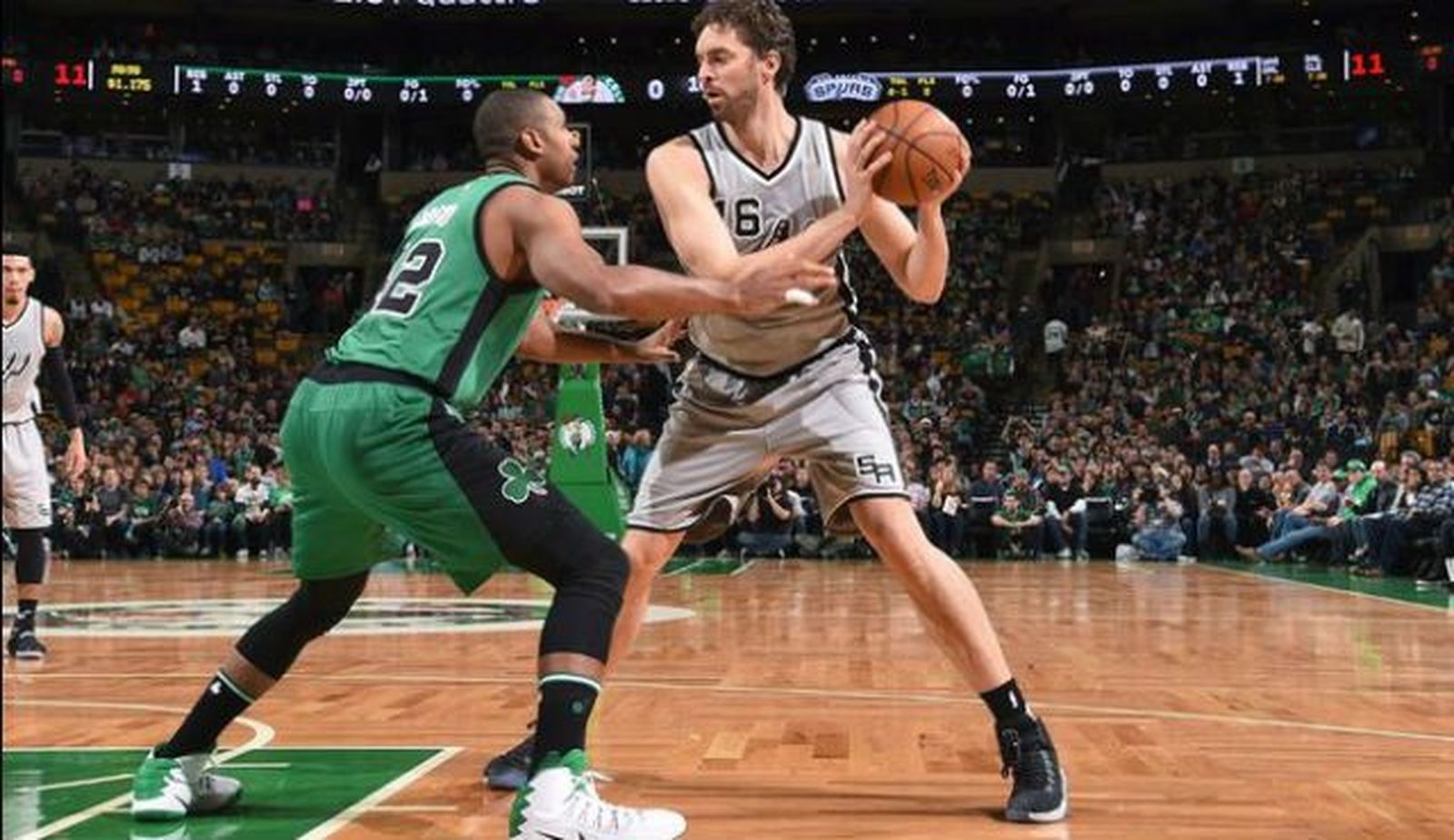 Pau y Marc Gasol brillan con sendos dobles-dobles y triunfos