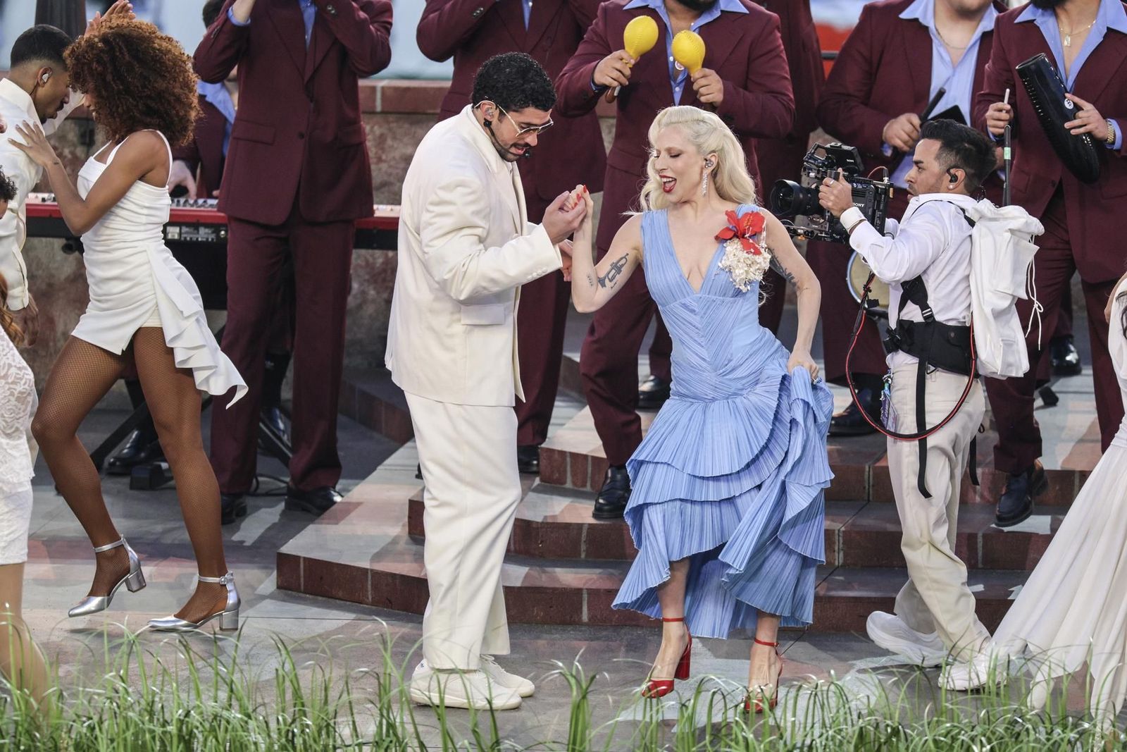 Bad Bunny convierte el descanso de la Super Bowl en un alegato latino por la unidad en América