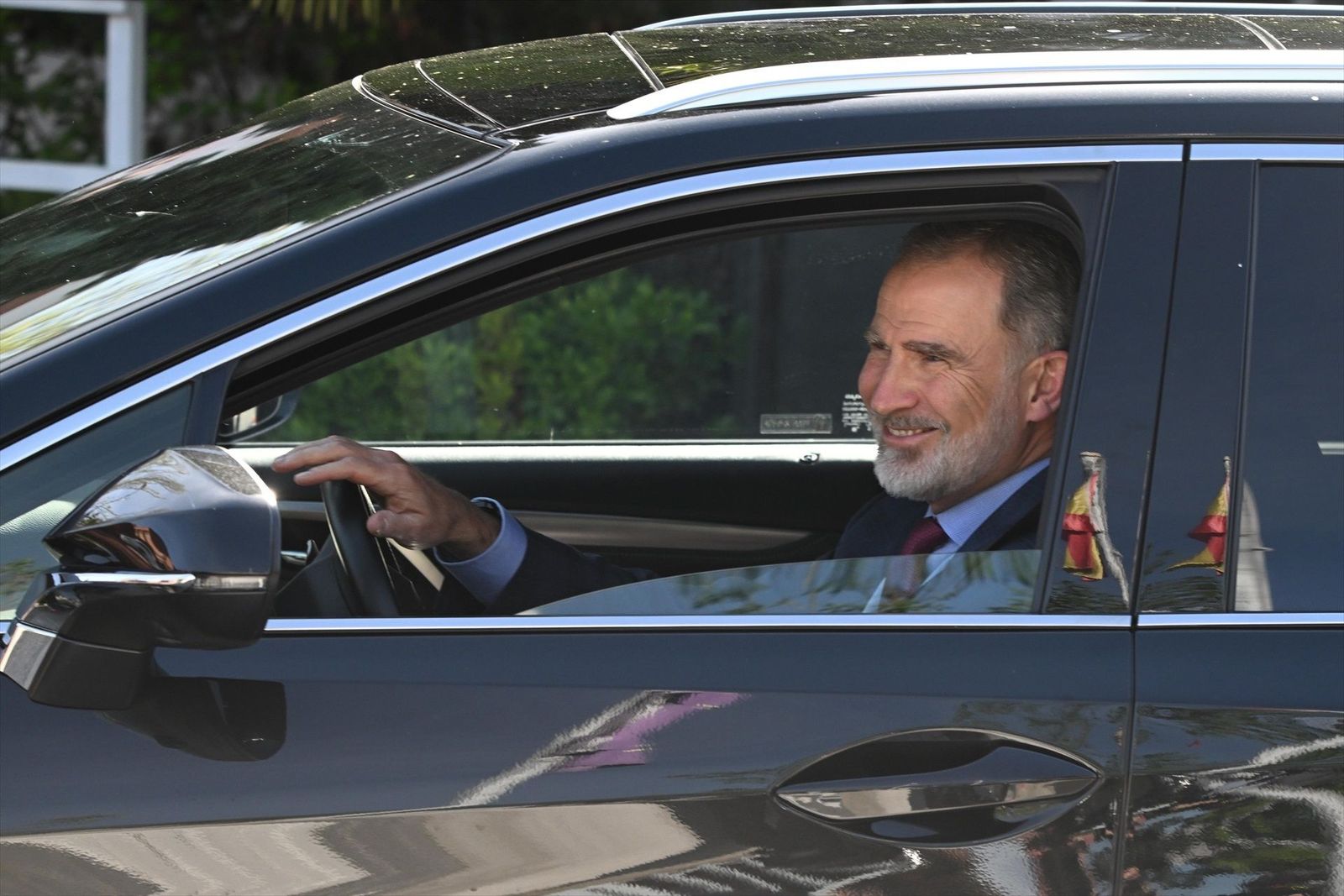 Felipe VI visita a la reina Sofía en la clínica donde se recupera de la infección urinaria