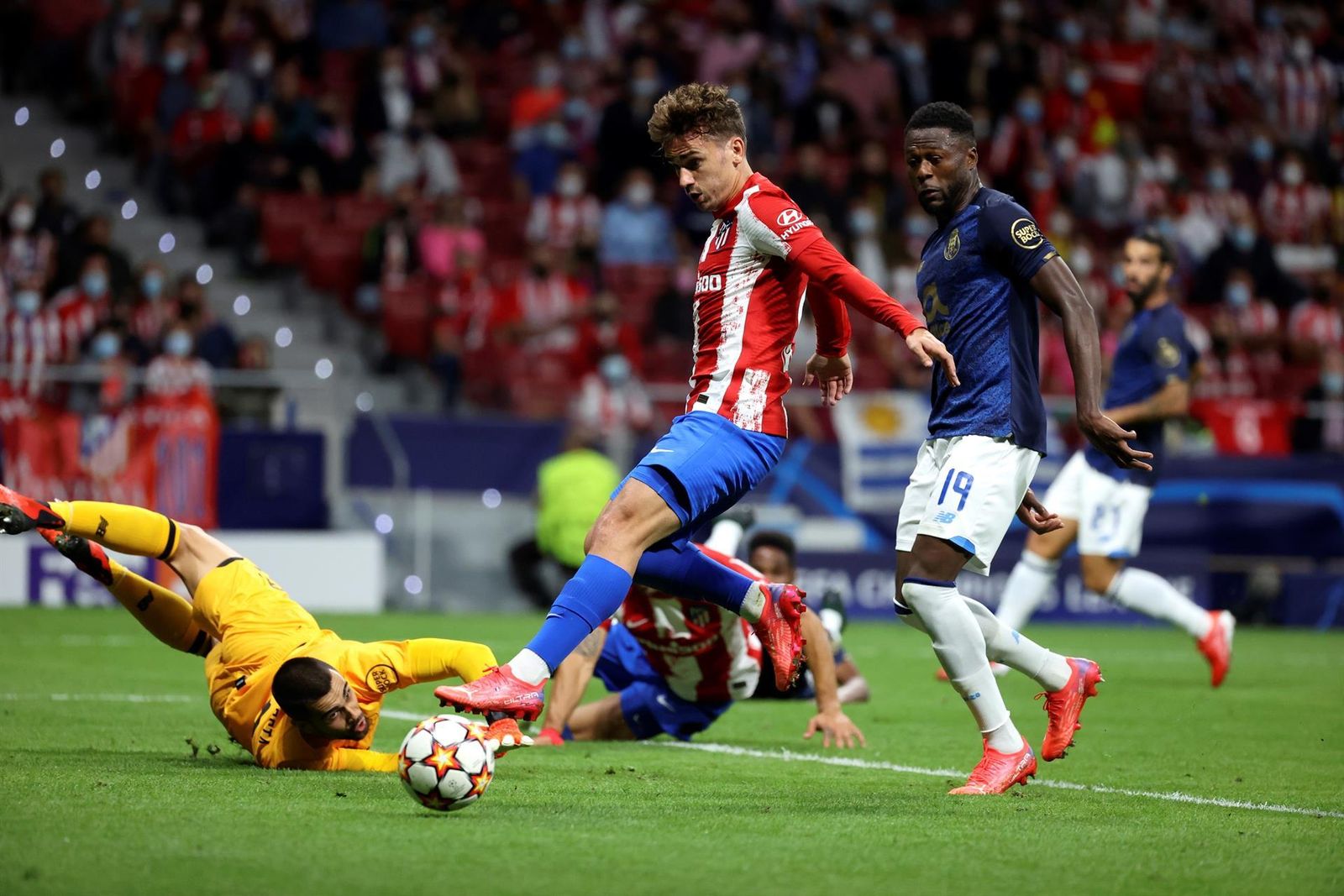 Griezmann ante el Oporto