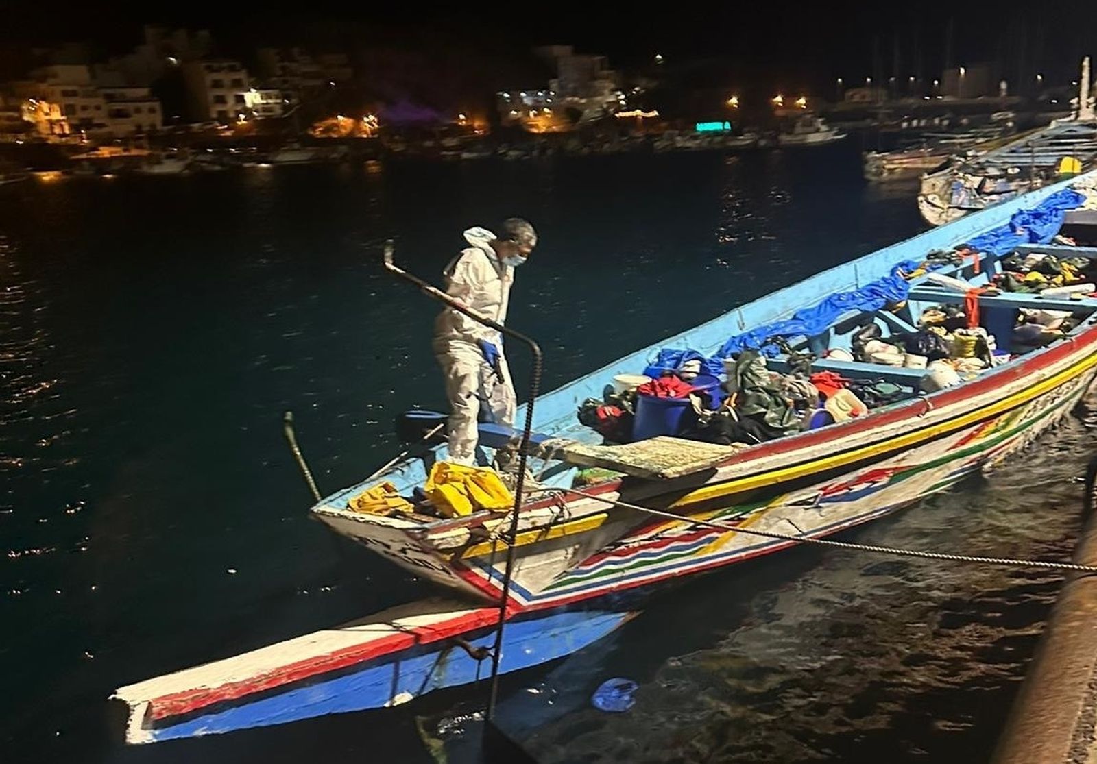 Cayuco llegado a la isla de El Hierro con 159 personas a bordo