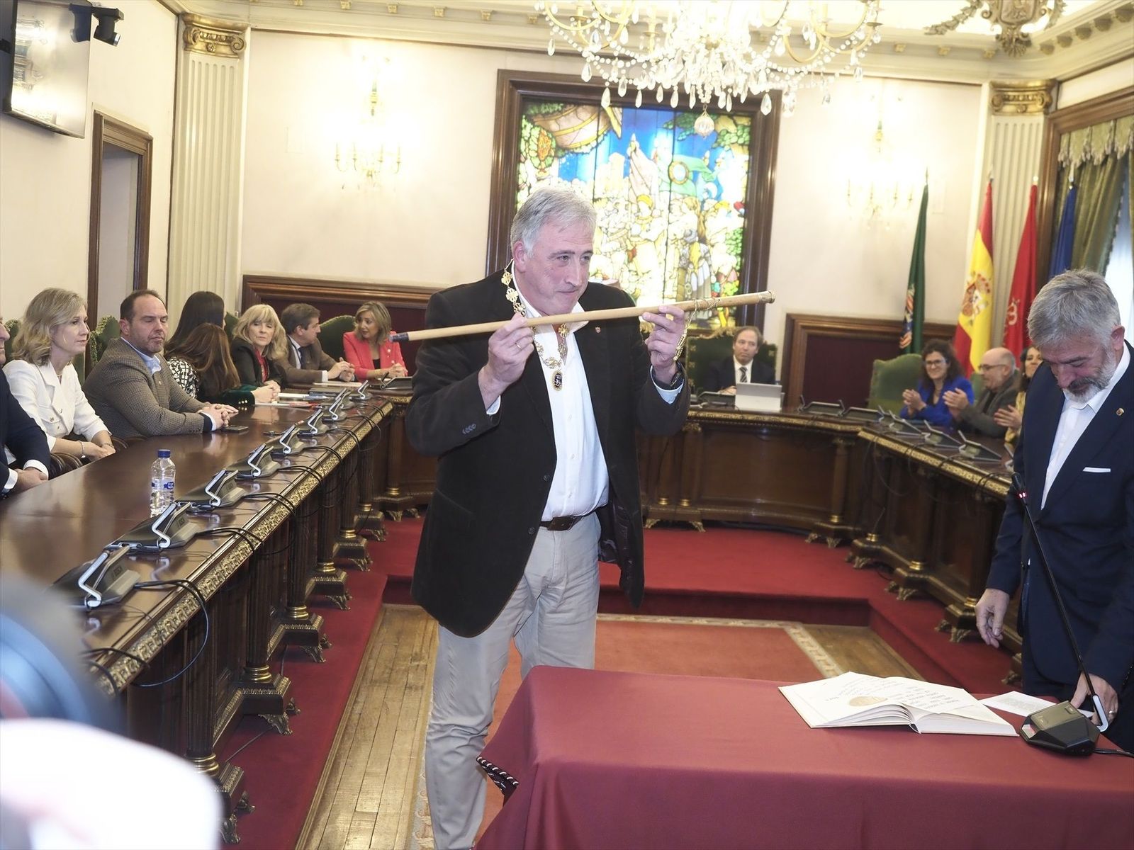 Tensión durante la moción de censura que ha dado la alcaldía de Pamplona a Bildu