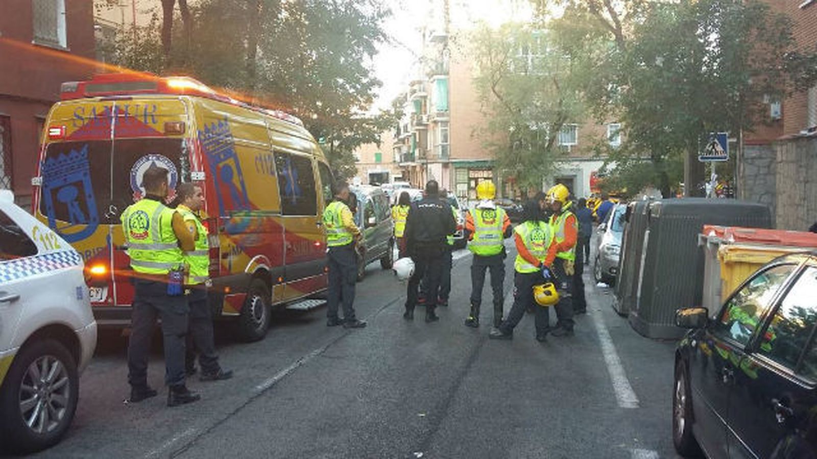 Un violento incendio en una vivienda de Carabanchel deja cinco heridos leves