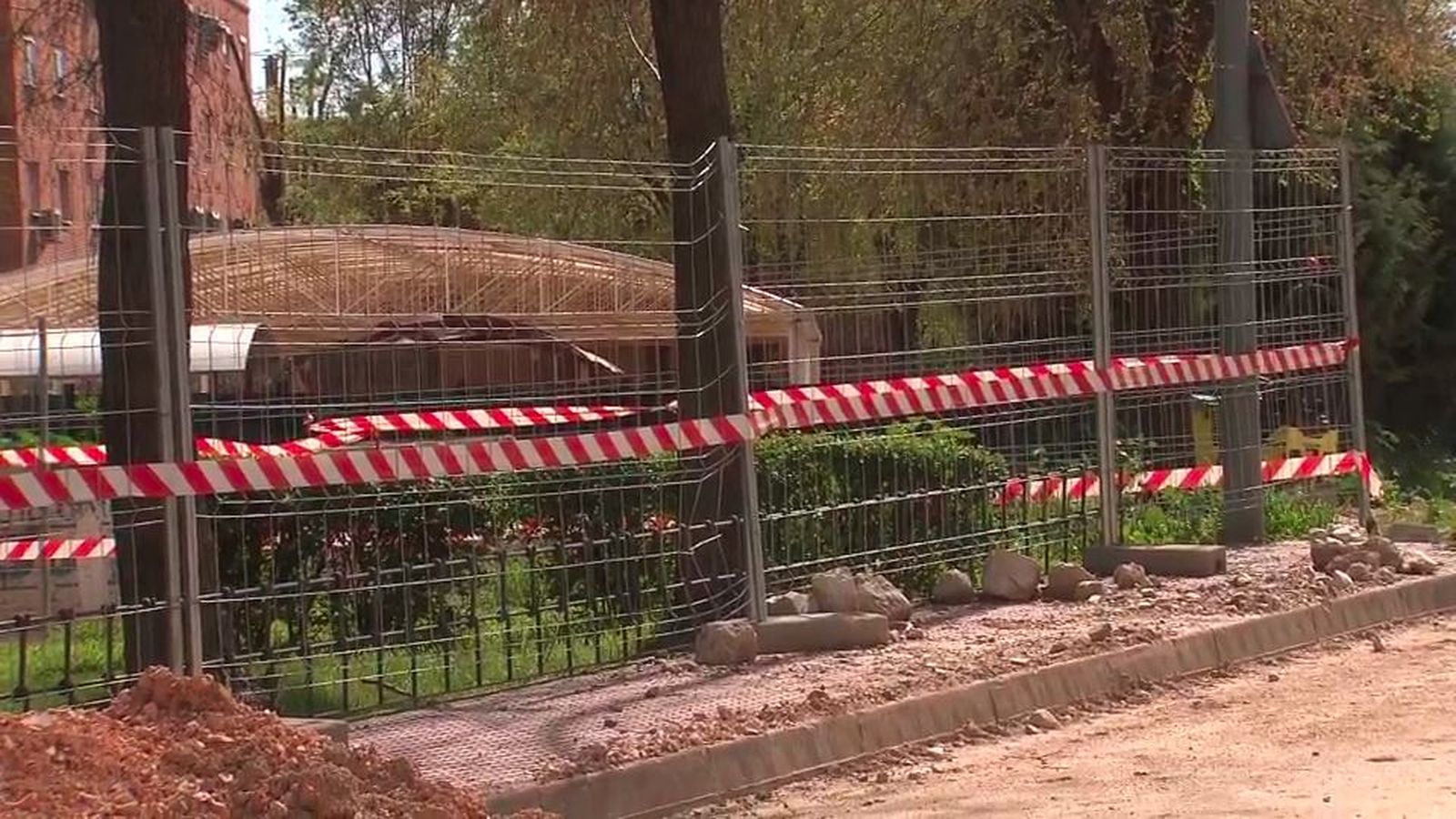 Las obras de Adif en Alcalá, calvario del colegio Federico Garcia Lorca