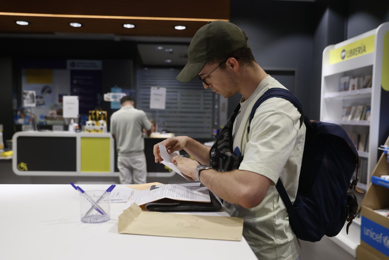 300.000 ciudadanos pendientes aún de recibir la documentación o el aviso del voto por correo
