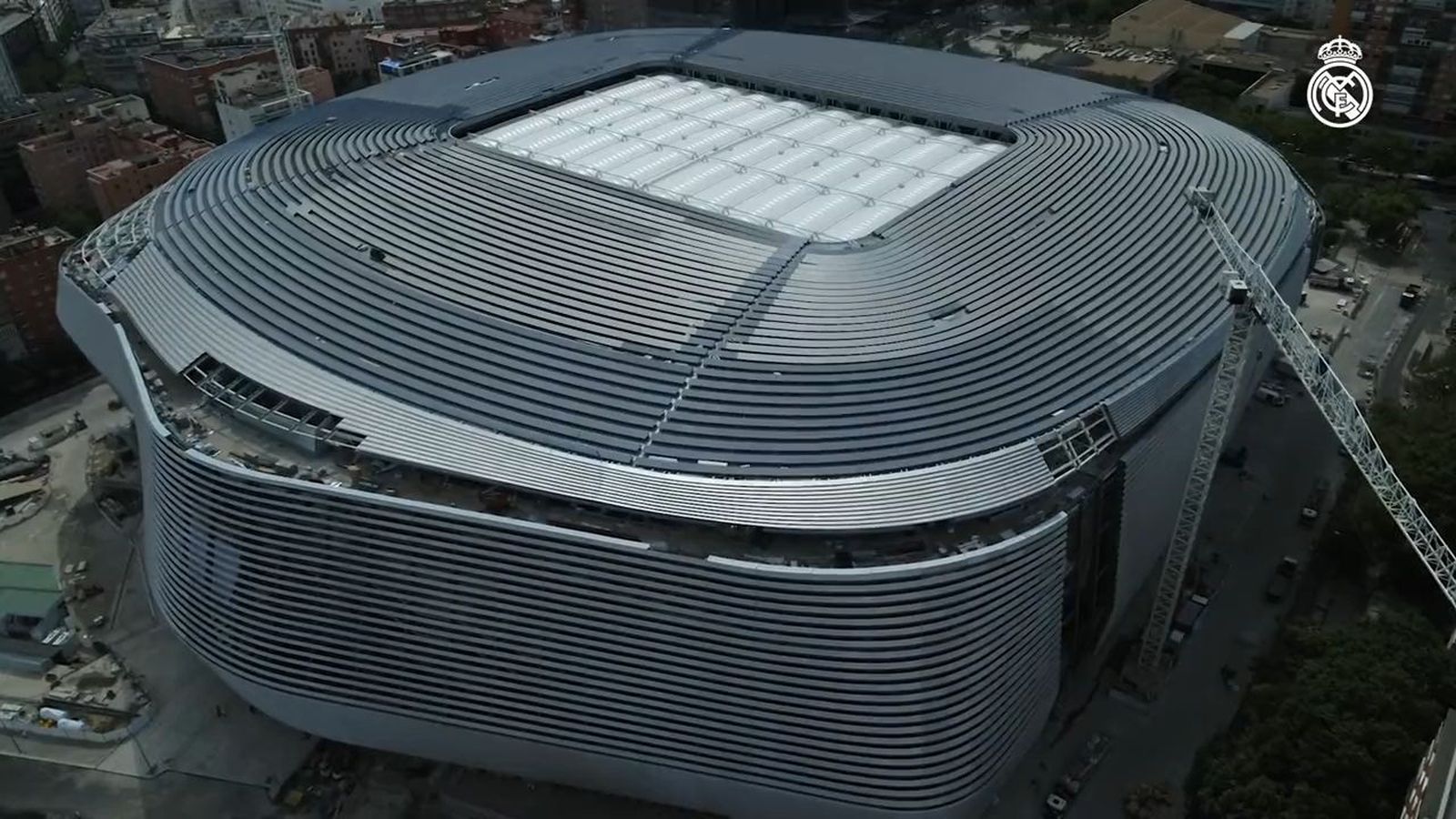 El Bernabéu estrena el nuevo techo retráctil