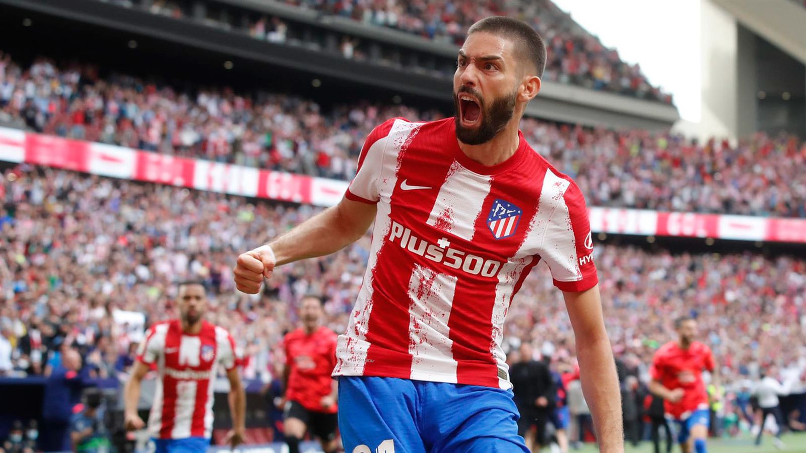 El delantero belga del Atlético de Madrid Yannick Carrasco, celebra su gol contra el Espanyol