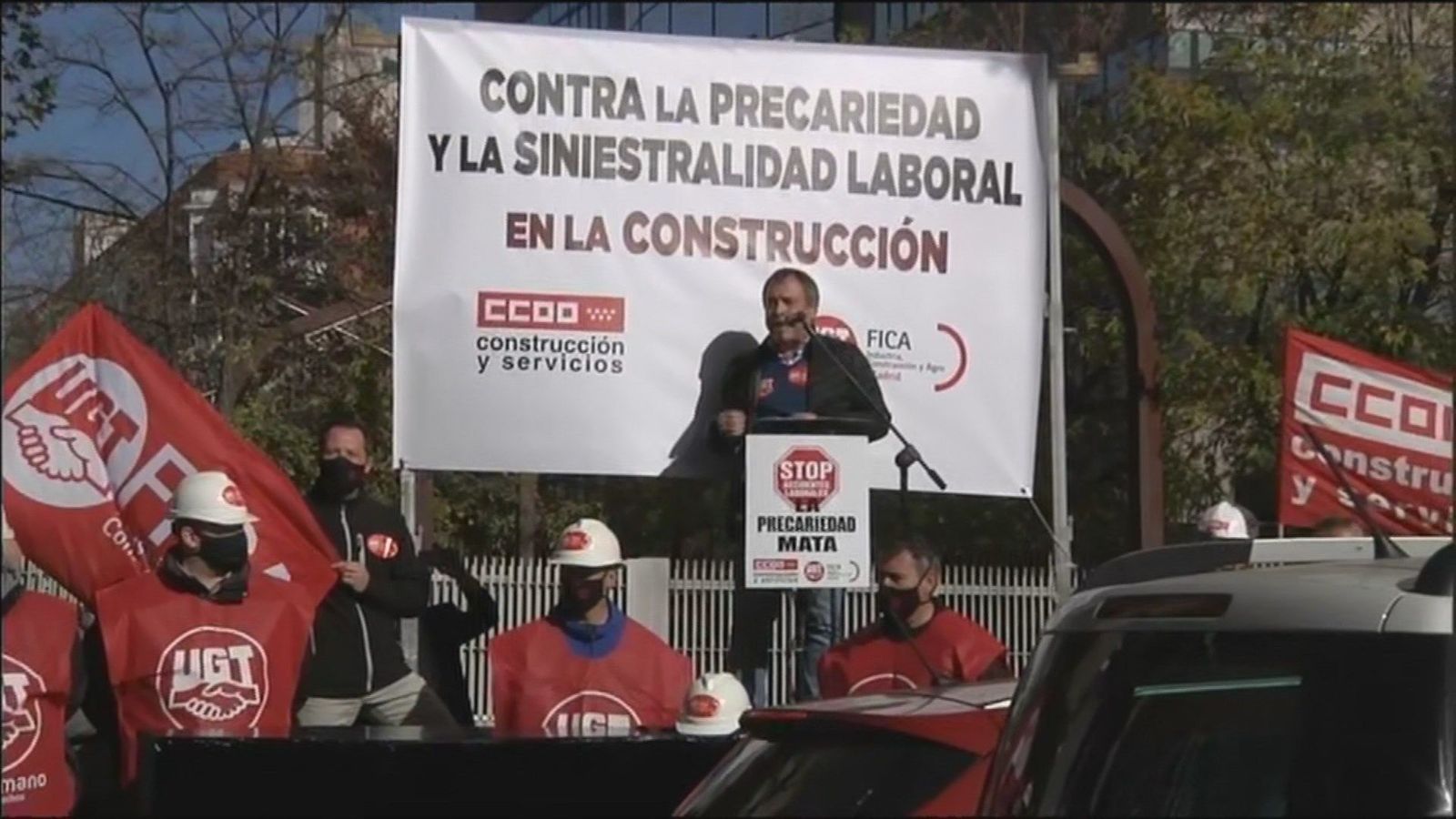 Protesta ante la Asamblea de Madrid por "la precariedad y siniestralidad laboral" en la construcción