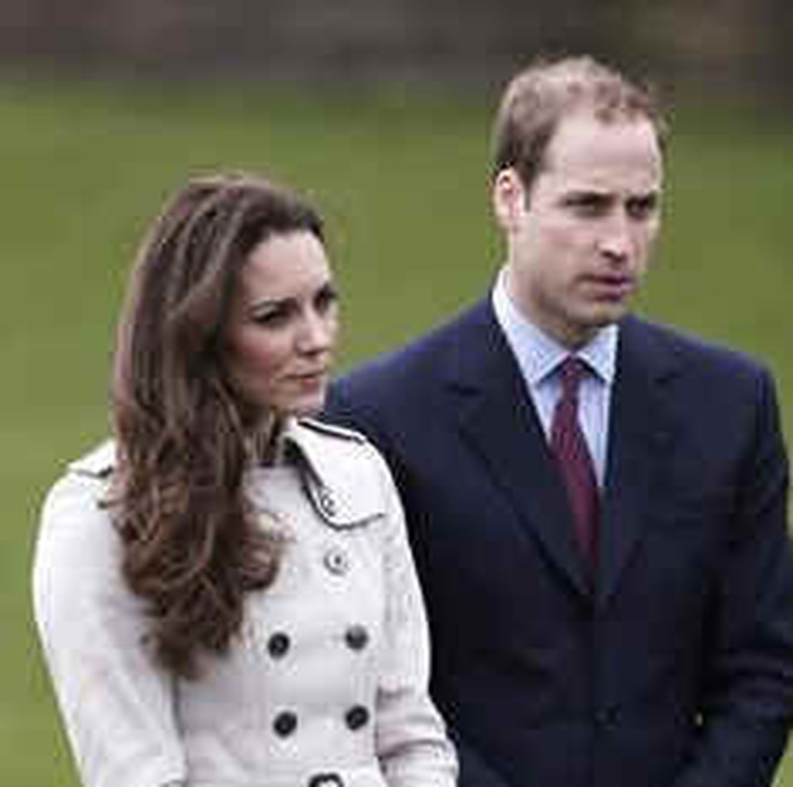 El Príncipe Guillermo y Kate Middleton visitan la tumba de Lady Di