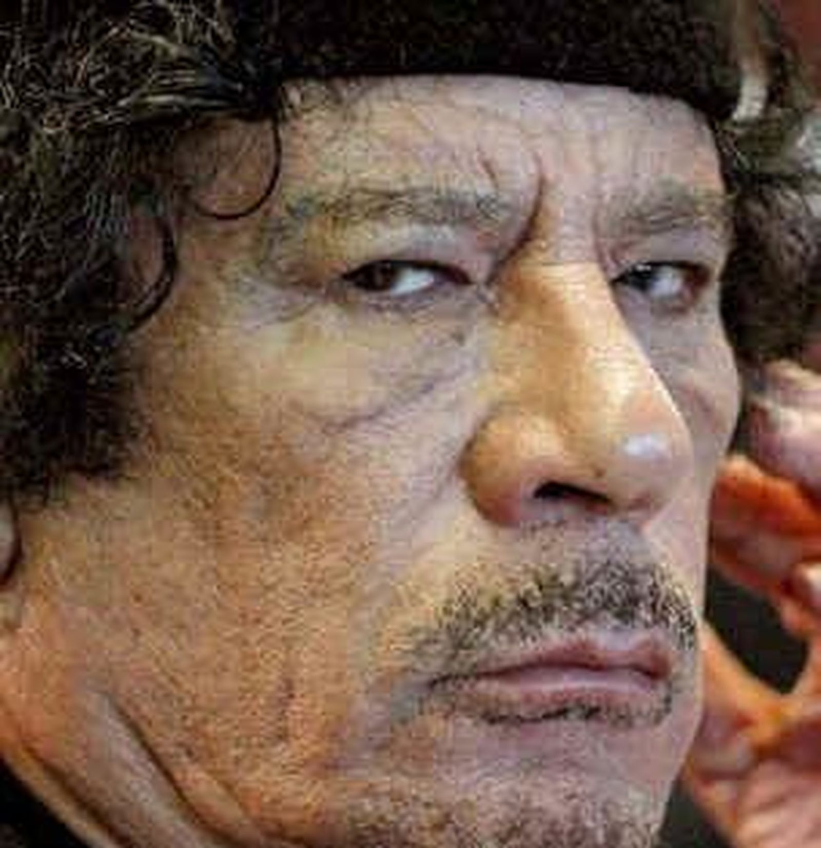 Gadafi dice que combate contra el terrorismo islámico en Libia