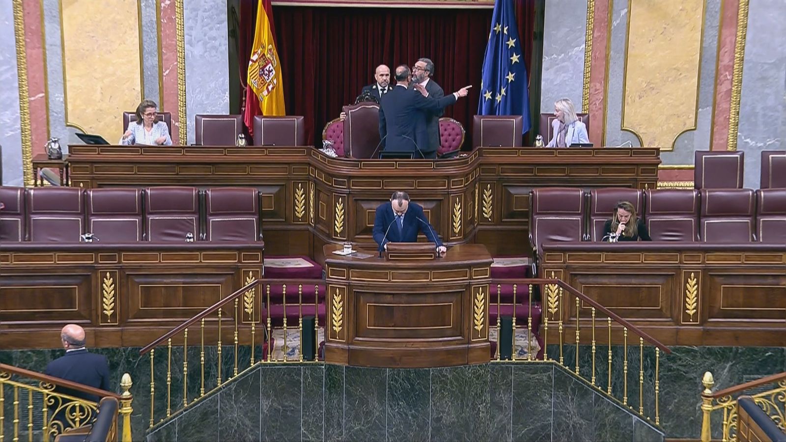 José María Sánchez, diputado de Vox, eexpulsado del Pleno del Congreso por el presidente en funciones, Alfonso Rodríguez Gómez de Célis,