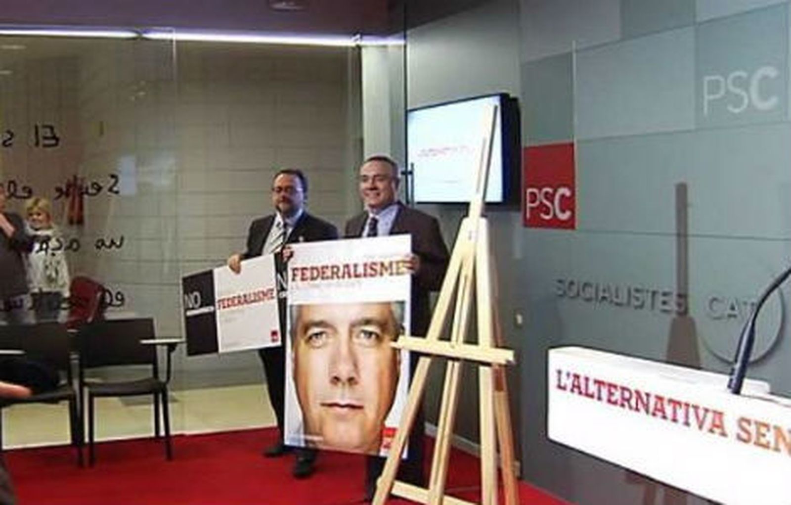 El PSC resume en su lema de campaña  su principal apuesta: 'Pere Navarro. Federalismo'
