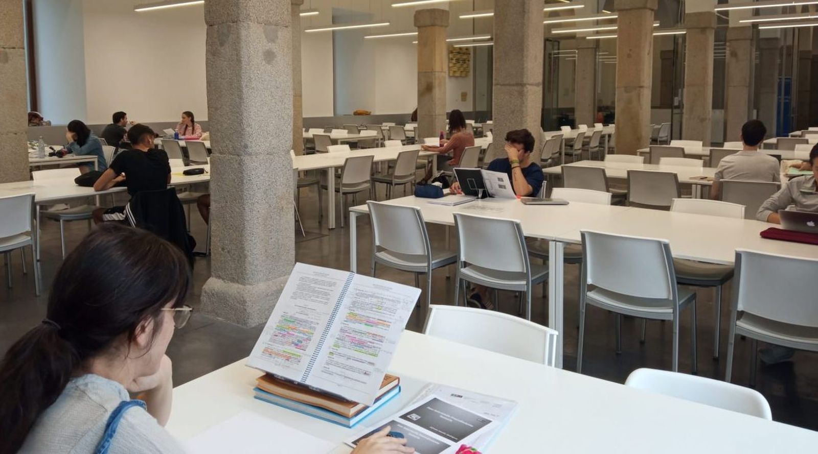 Sala de lectura de la Biblioteca Municipal Benito Pérez Galdós, de Madrid