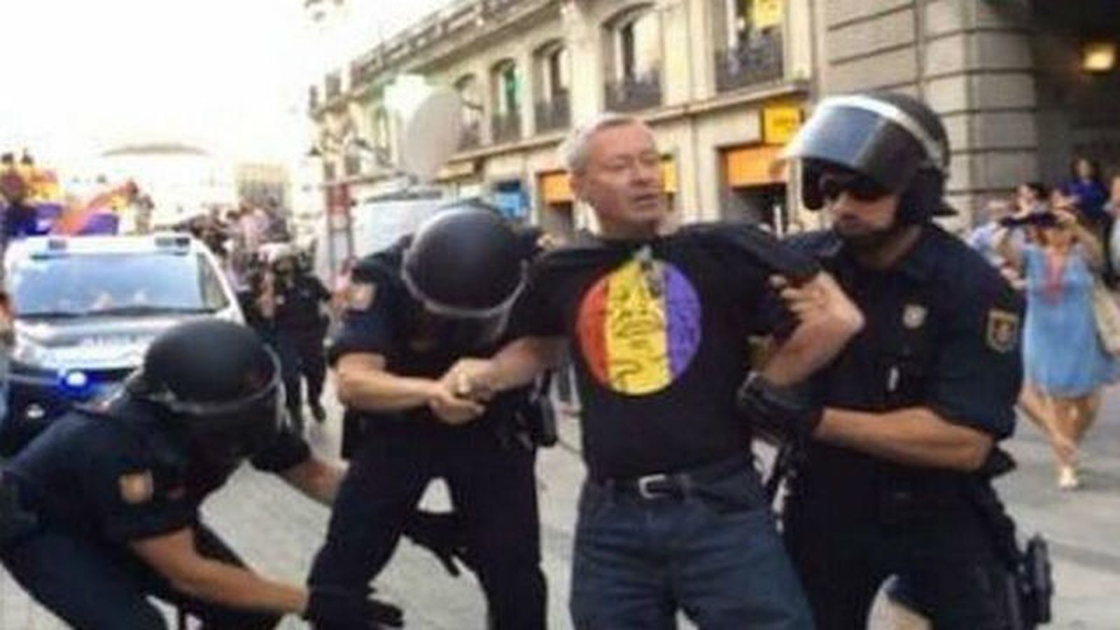 Verstrynge, absuelto de agredir a un policía durante la proclamación del Rey