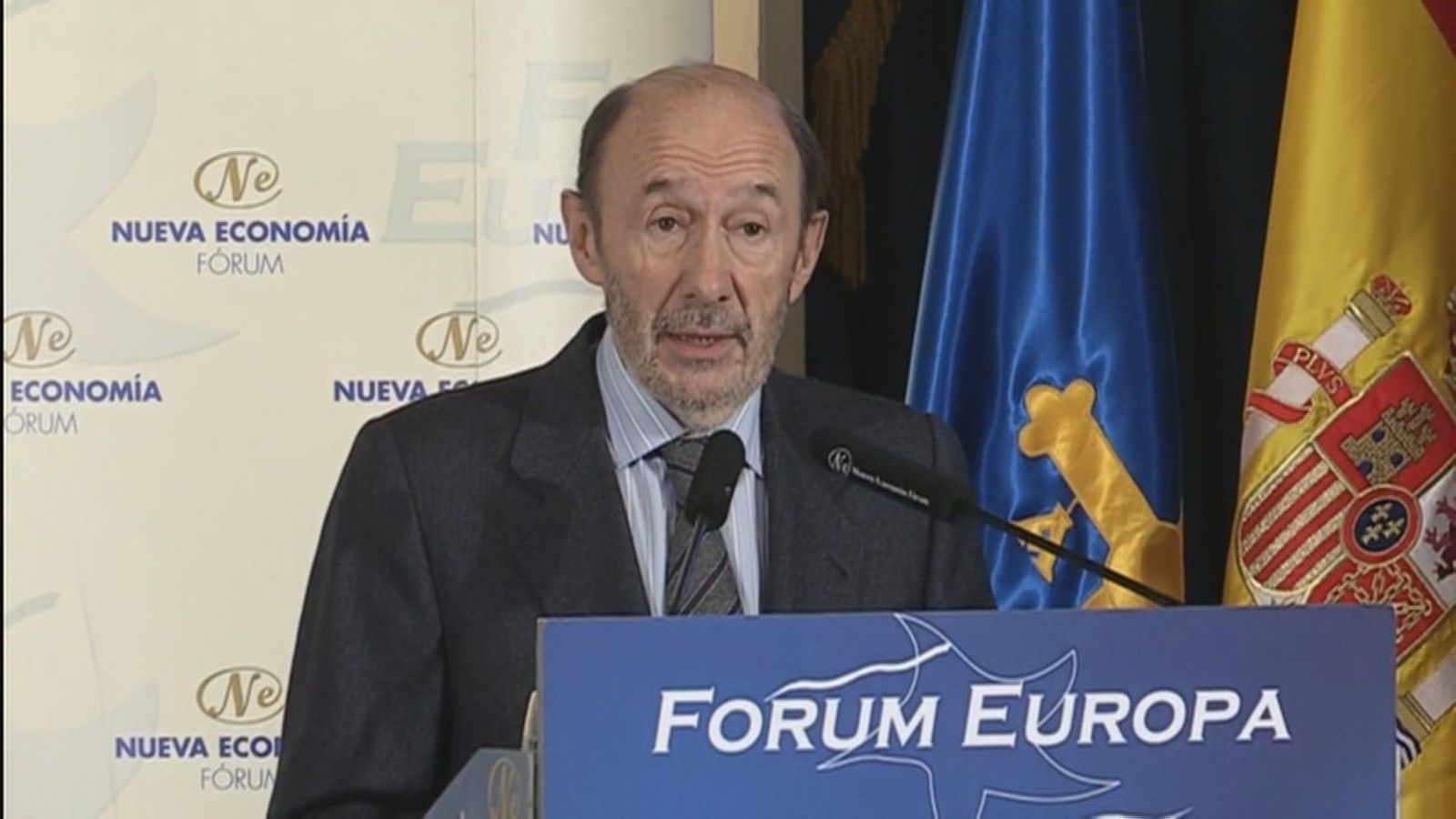 Los socialistas pendientes de Pérez Rubalcaba que permanece ingresado en la UCI