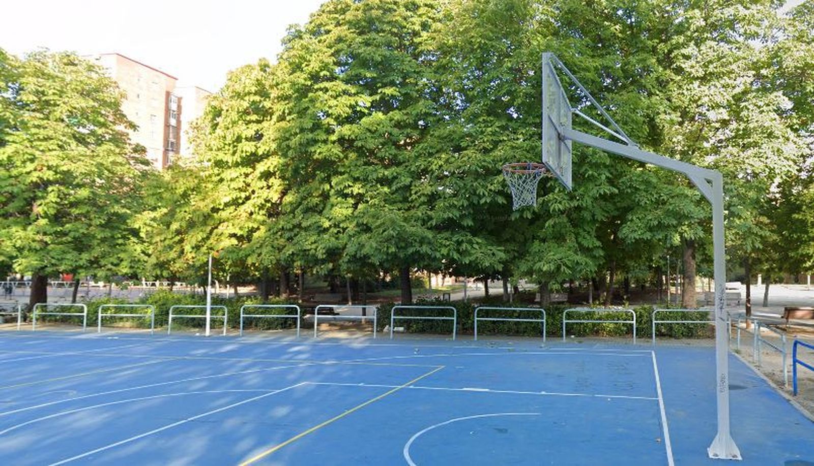 Cancha de baloncesto en Ciudad de los Ángeles, Villaverde