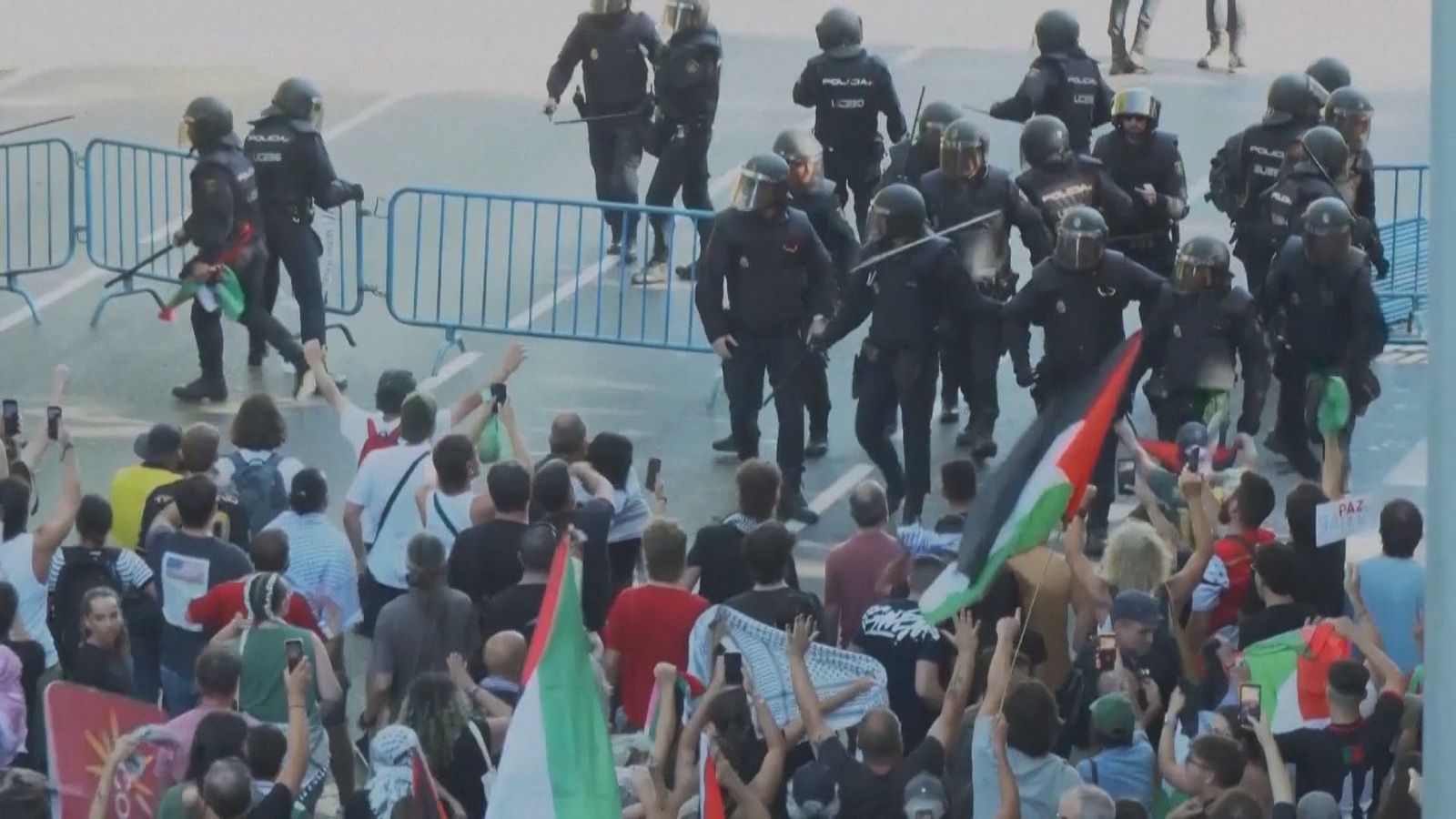 Tres de los identificados en la protesta de la Vuelta tenían vinculación con ETA, según el diario El Mundo
