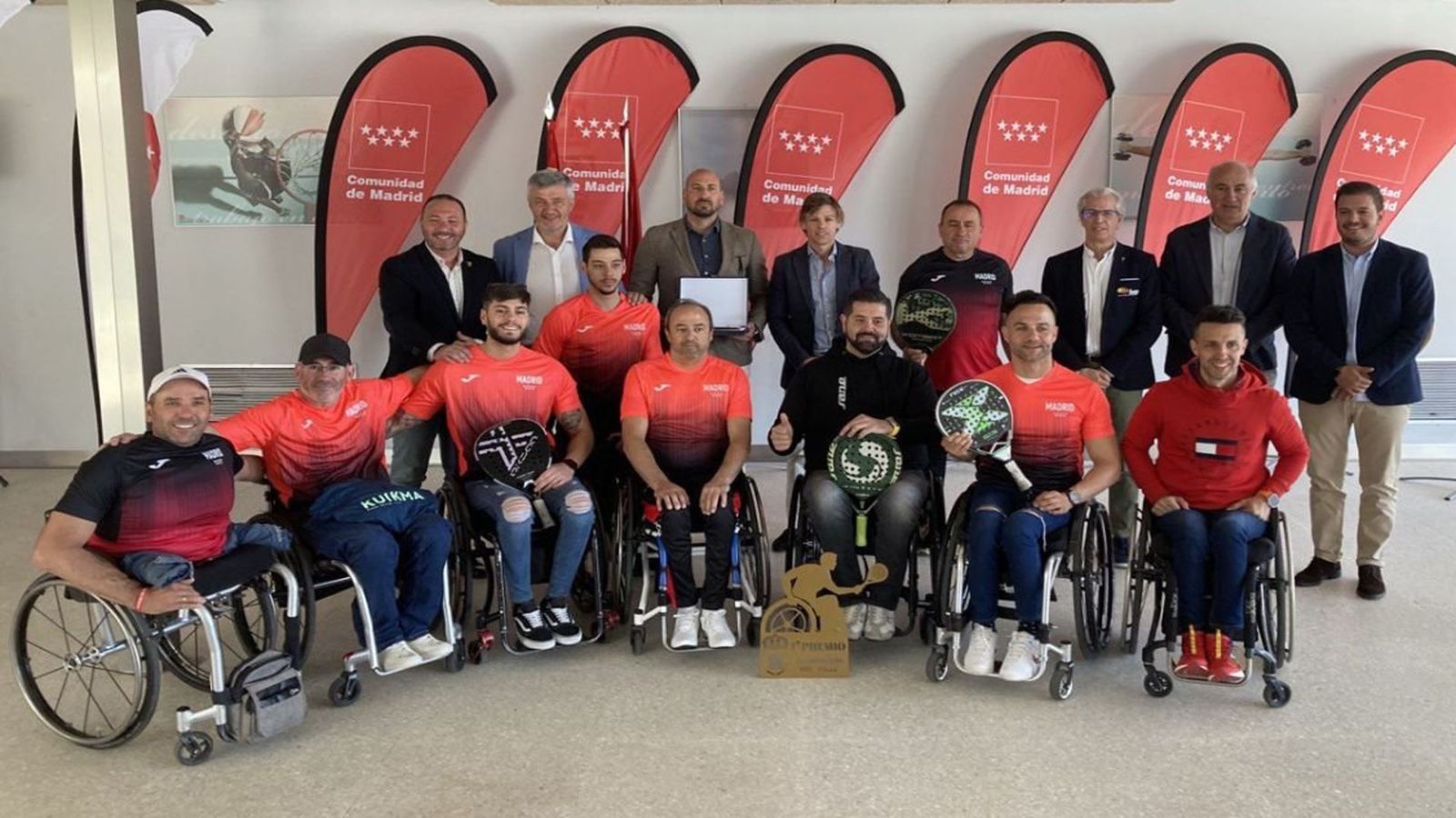 La Comunidad de Madrid homenajea a los tricampeones de España de pádel adaptado