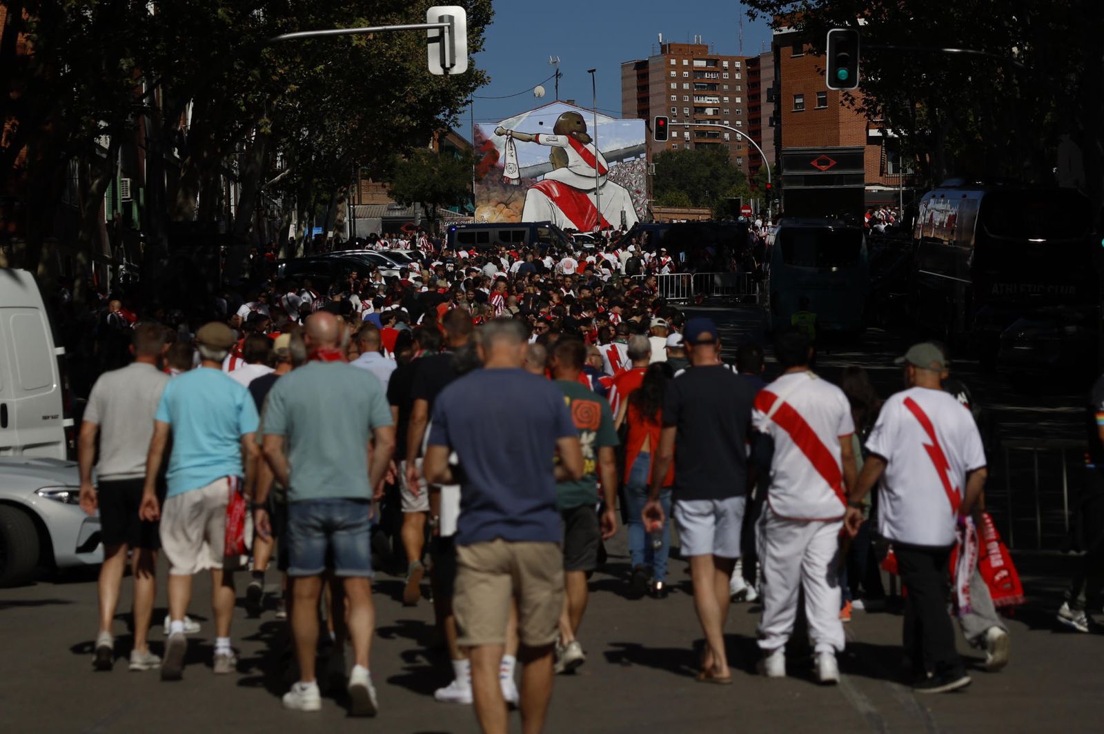 Aficionados abandonan el partido Rayo-Athletic tras ser suspendido en Vallecas