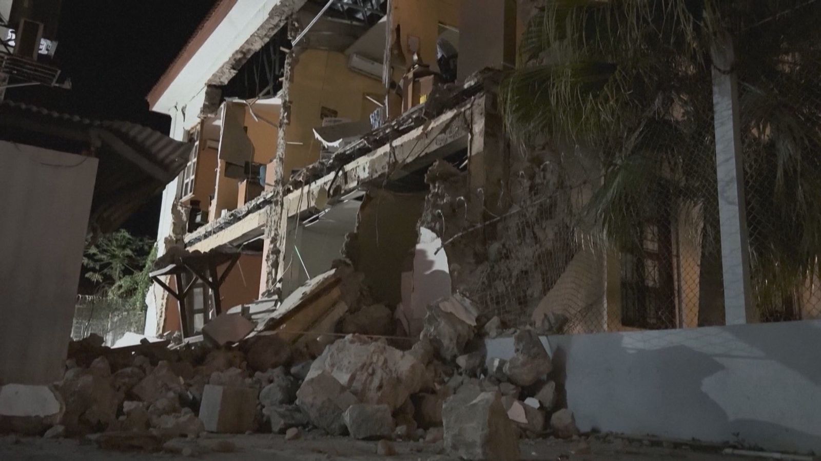 Un terremoto de gran magnitud deja una treintena de heridos y más de 300 personas evacuadas en Panamá