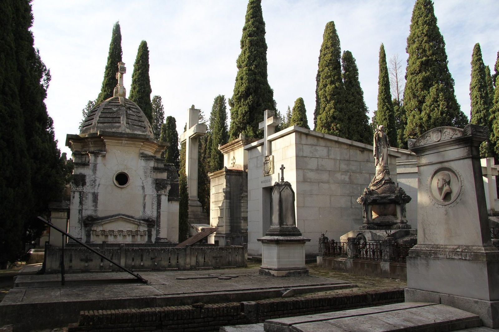 El Cementerio Sacramental de San Isidro ofrece  visitas guiadas hasta el domingo