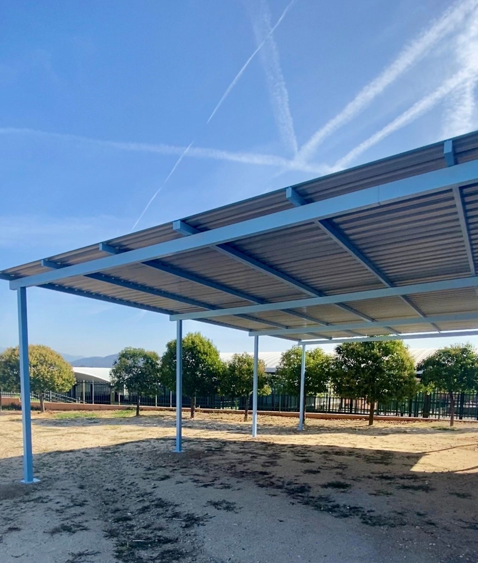 Techado de parte del patio del colegio Jacinto Benavente de Galapagar