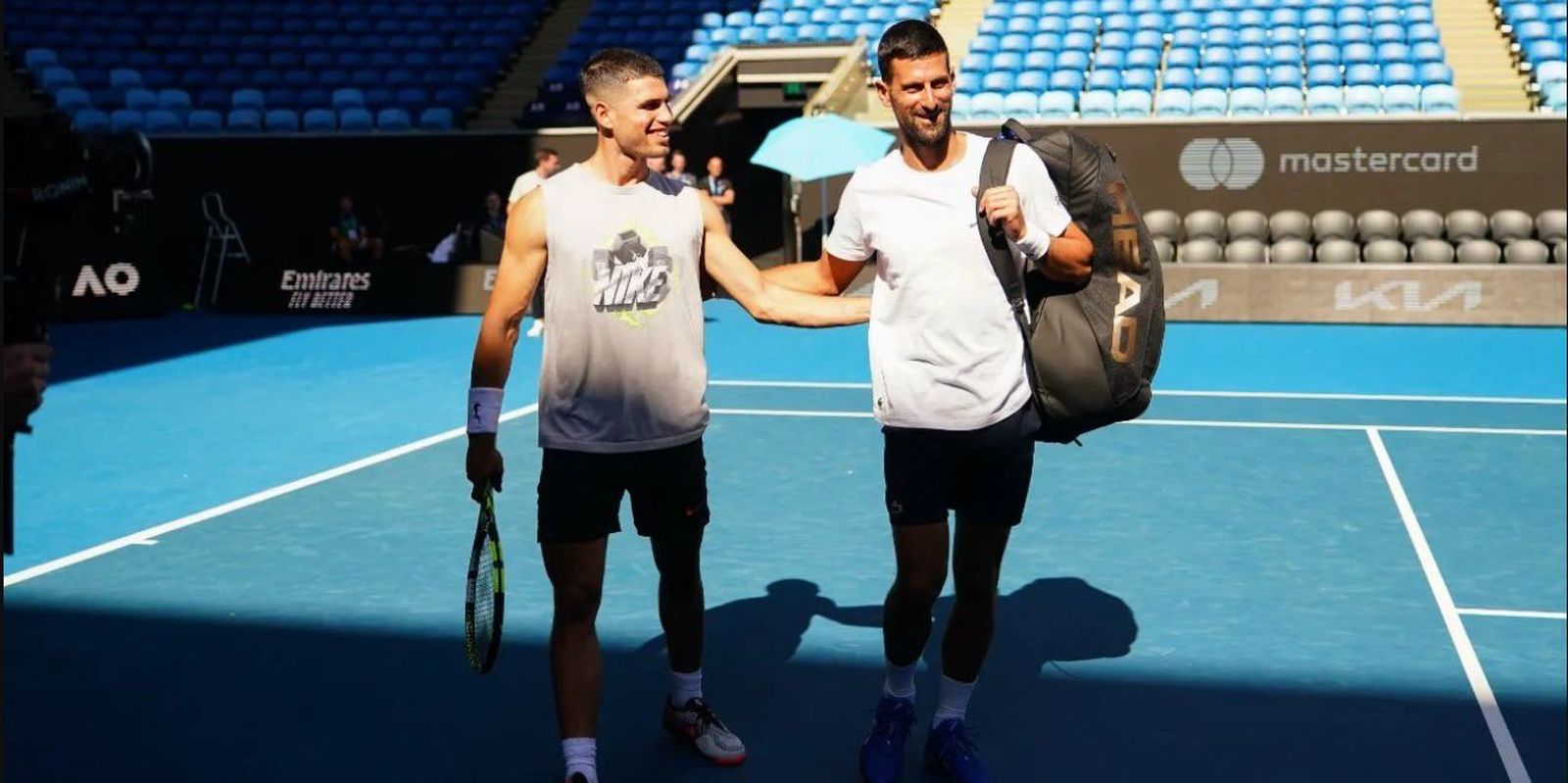 Alcaraz entrena con Djokovic antes del Abierto de Australia