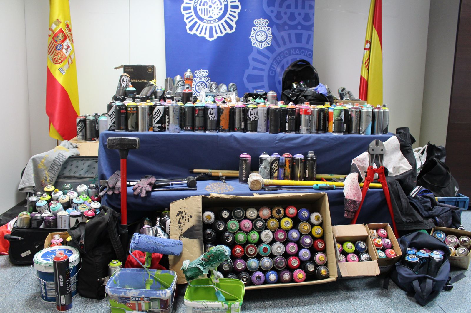 Material incautado a grafiteros madrileños