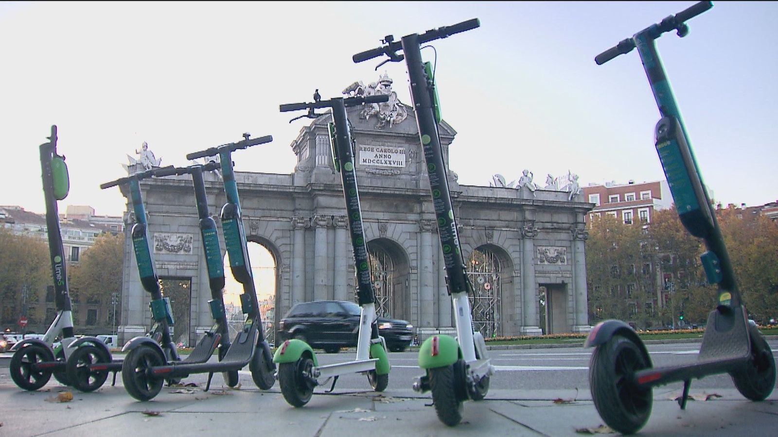 Bajan las multas por patinetes mal aparcados en Madrid