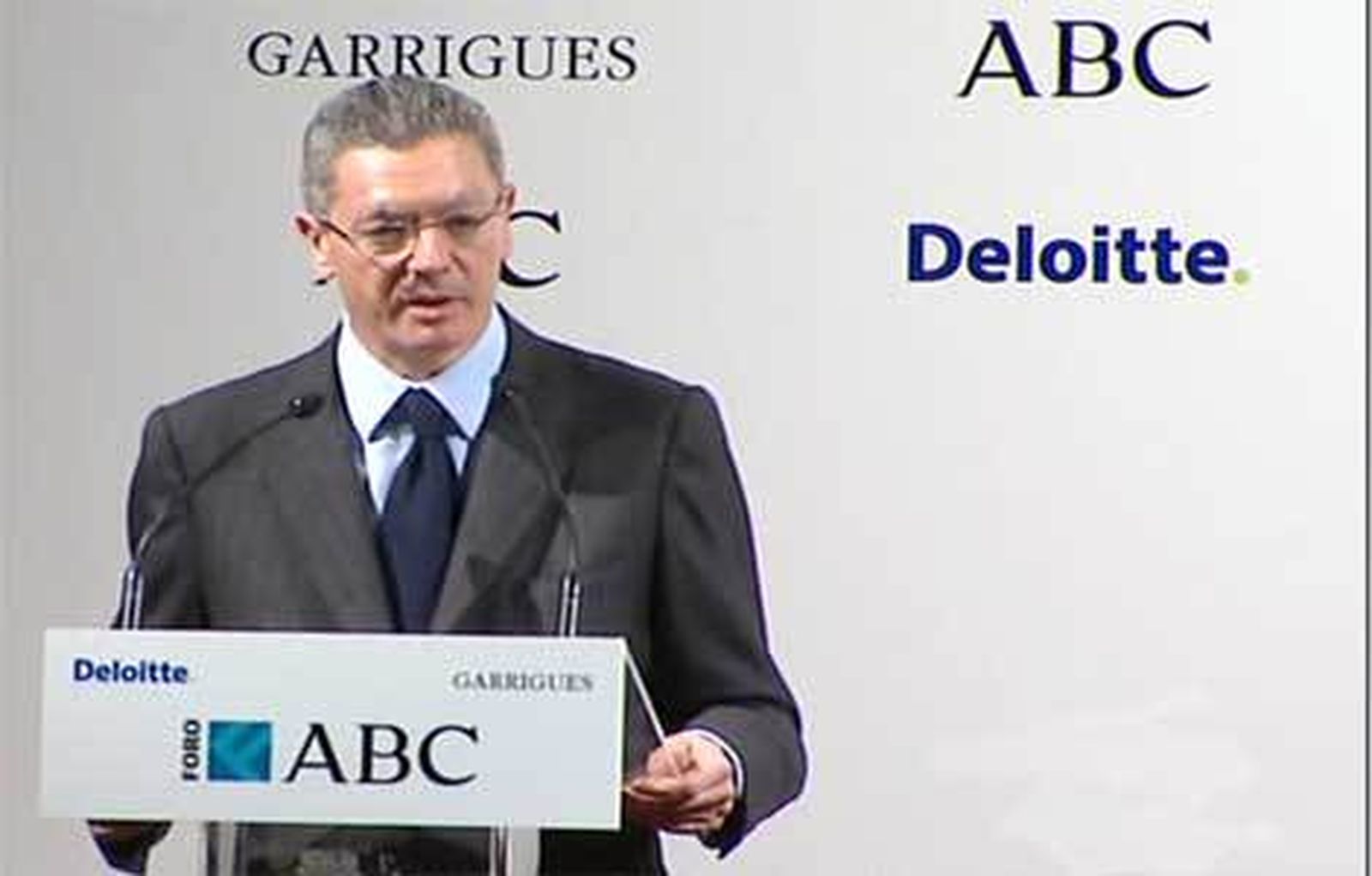 Gallardón atribuye a "intereses corporativos" la oposición a sus reformas