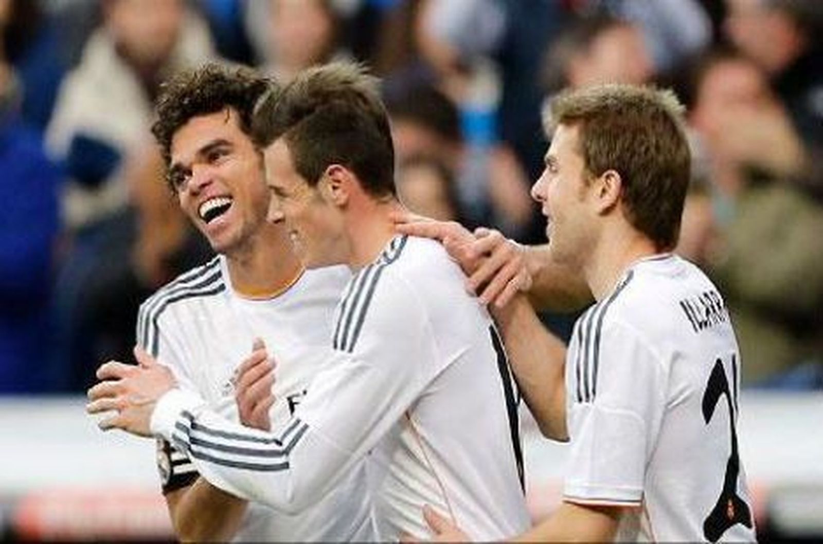 3-0. Un golazo de Bale da luz a una tarde gris