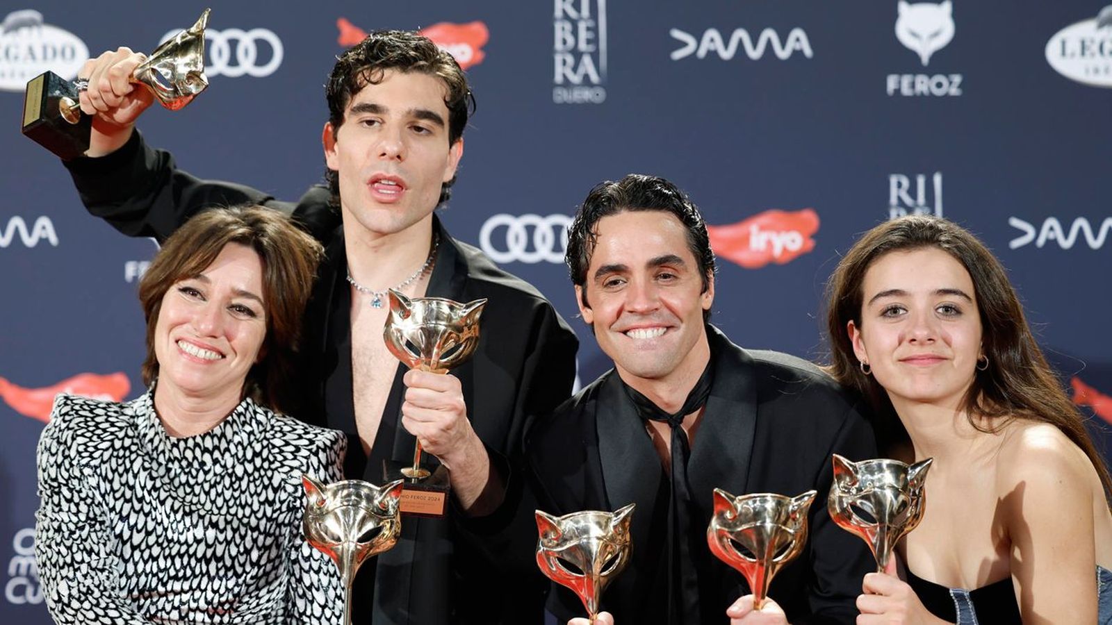 Parte de los protagonistas de 'Las Mesías', en los premios Feroz