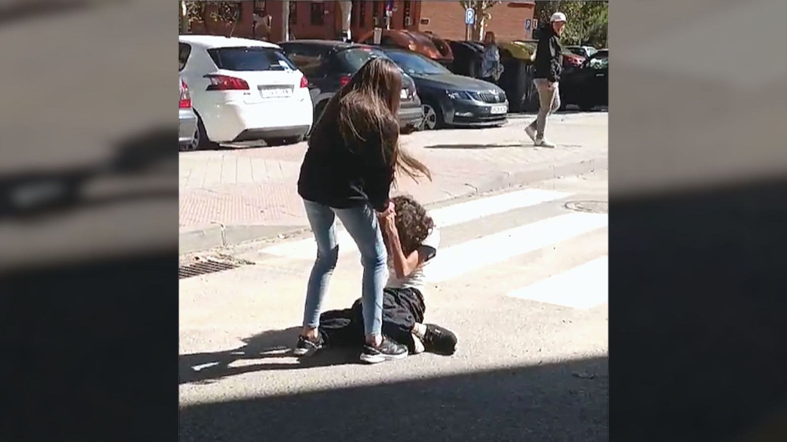 Brutal agresión a una menor a la salida de su centro escolar en San Blas