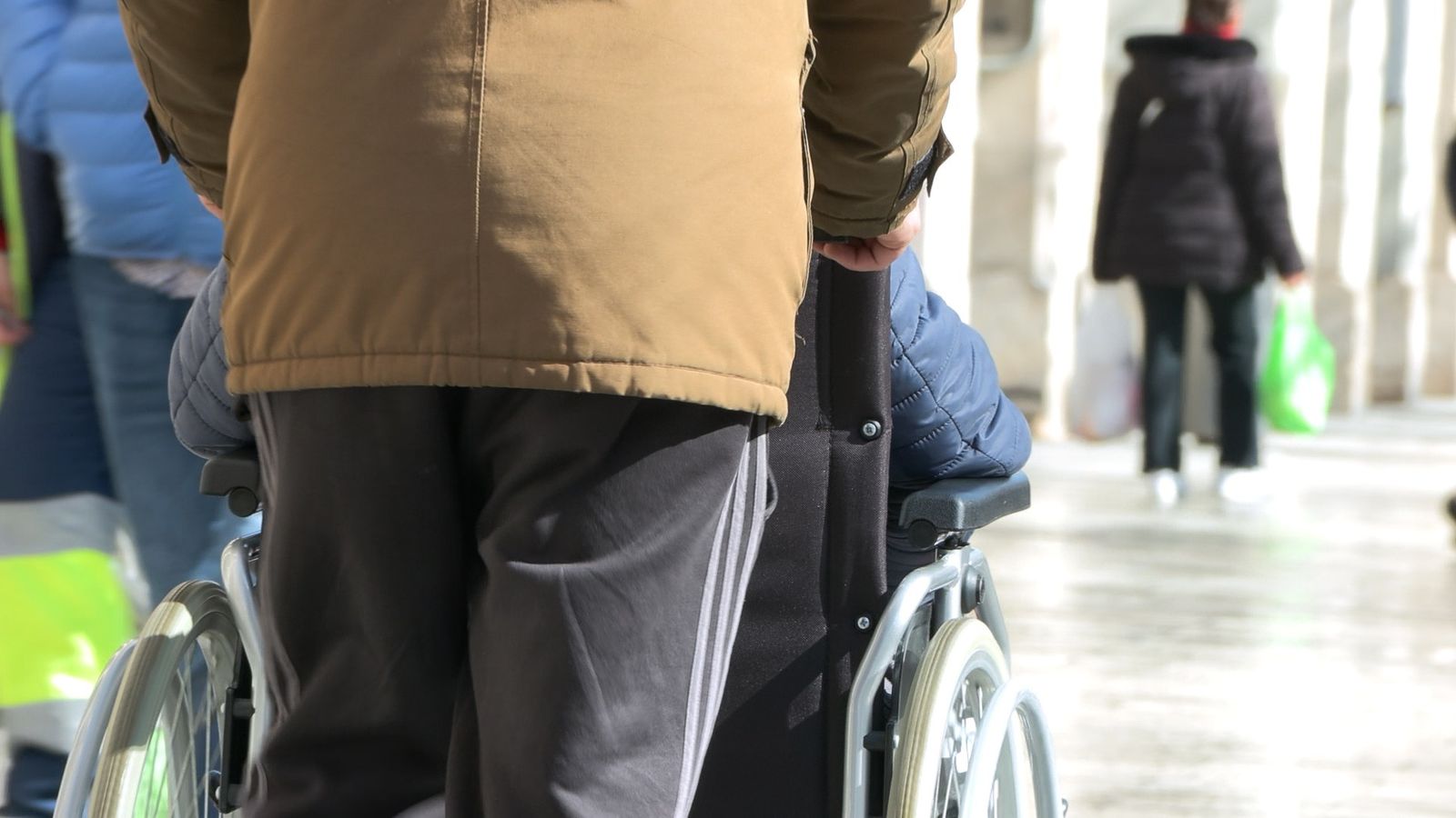 Persona en silla de ruedas