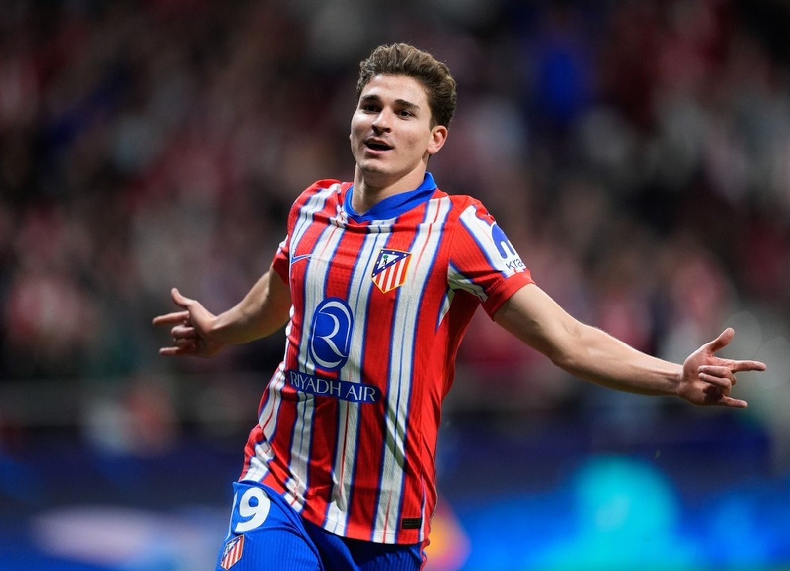 Julián Álvarez tiene personalidad, jerarquía, humildad y gol"