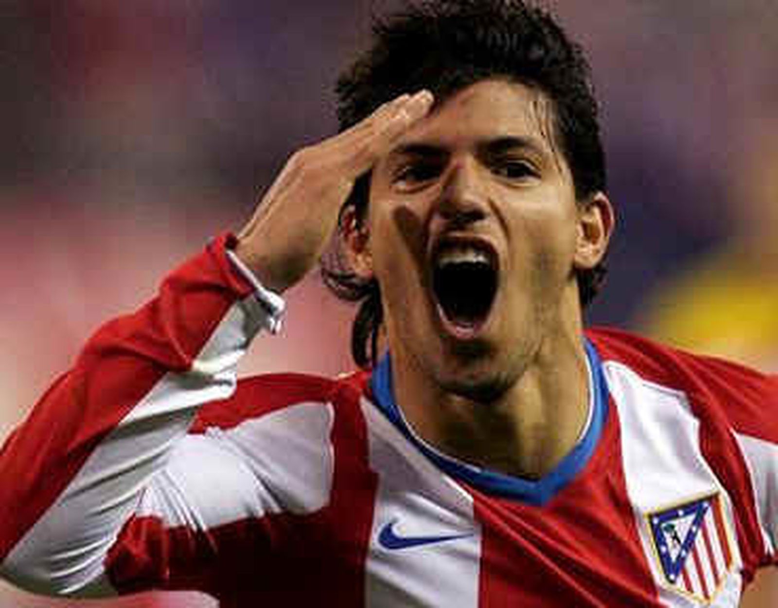 El padre de Agüero dice que su hijo jugará en el Atlético