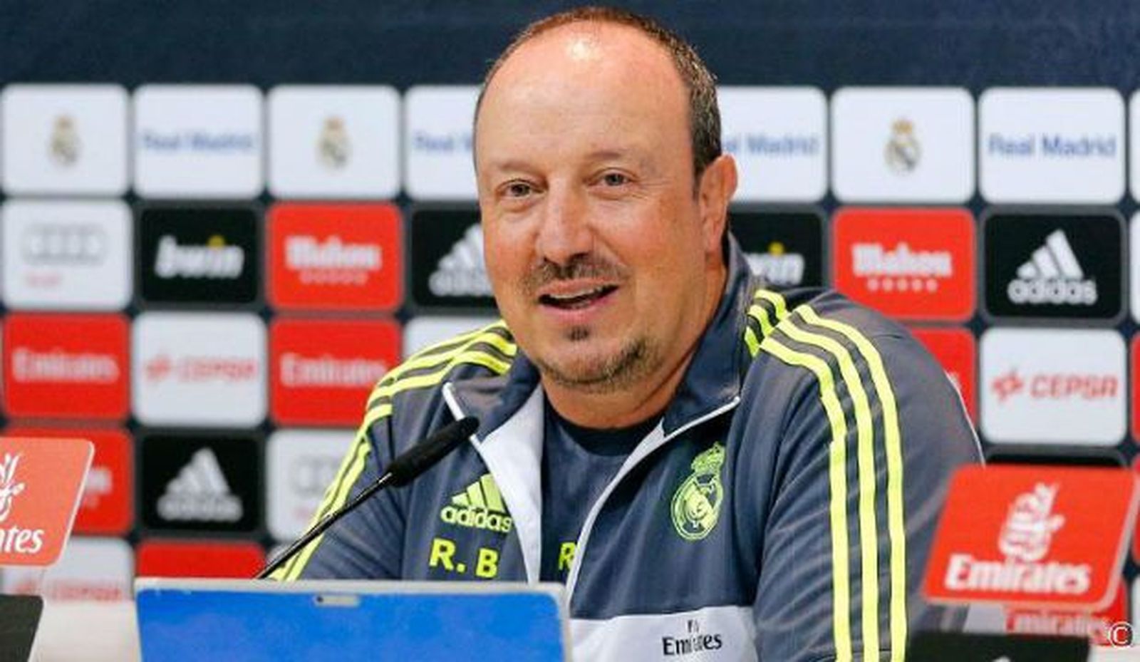 Benítez: "Al Barça se le gana atacando; somos favoritos"